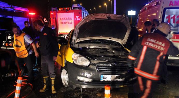 Ankara'da taksi bariyere çarptı, ölü ve yaralı var