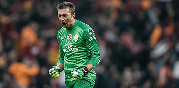 Muslera Galatasaray'dan kopuyor mu?