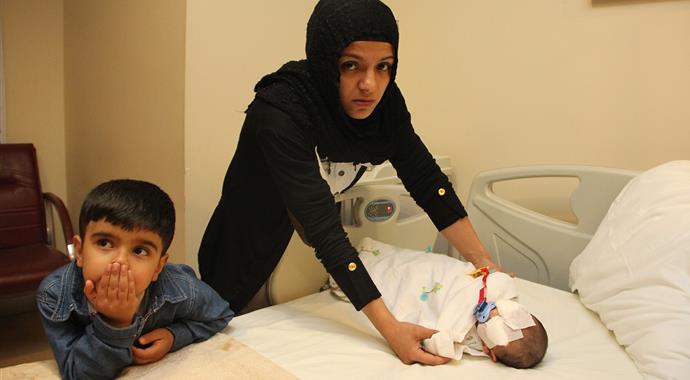13 günlük bebeğe katarakt ameliyatı yaptılar 13 günlük bebeğe katarakt ameliyatı yaptılar