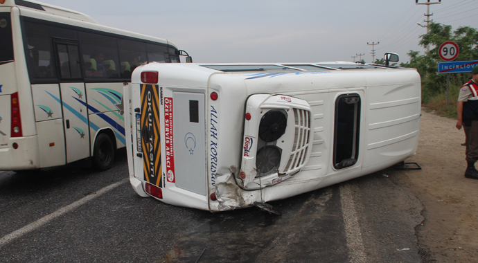 Bir öğrenci servis kazası daha: 17 yaralı Bir öğrenci servis kazası daha: 17 yaralı