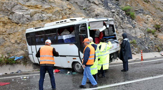 Antalya'da, metrekareye 38 kilo yağmur düştü: 28 yaralı Antalya'da, metrekareye 38 kilo yağmur düştü: 28 yaralı