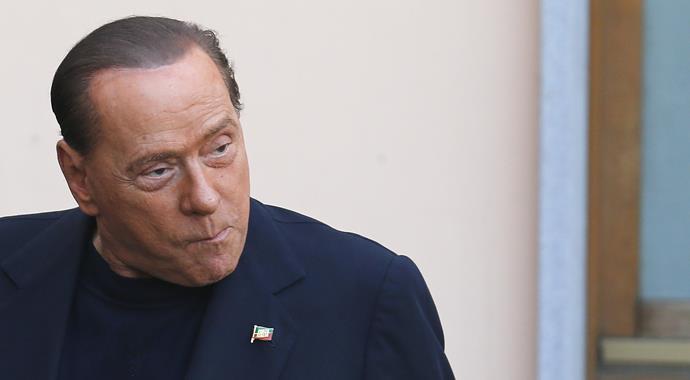 Berlusconi cezasını çekmeye başladı Berlusconi cezasını çekmeye başladı