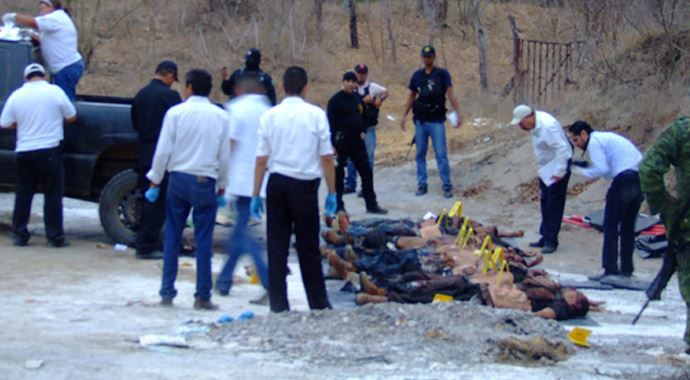 Kamyonetten 12 ceset çıktı