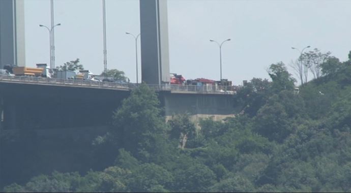 FSM Köprüsü'nde yangın çıktı, trafik kilit