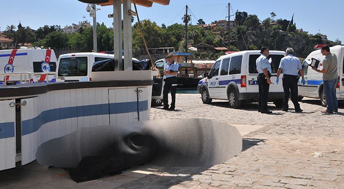Denizden çıkan cesedin ayağındakini görenler şaşkına döndü