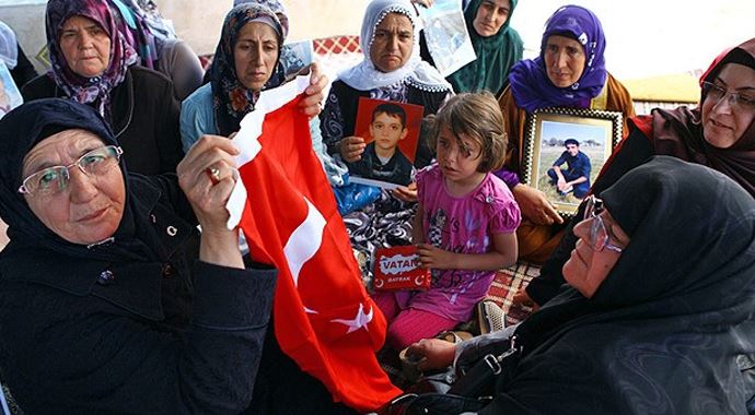 Şehit yakınlarından annelere ziyaret Şehit yakınlarından annelere ziyaret