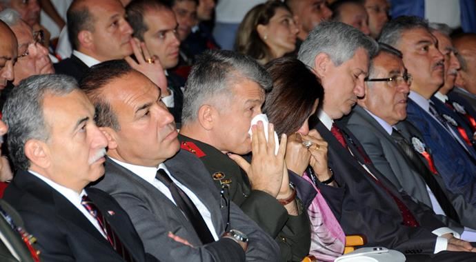 Komutan , gözyaşlarını tutamadı