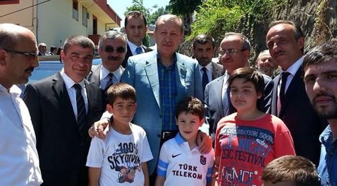 Trabzonspor formalı çocuk bakın kim çıktı? Trabzonspor formalı çocuk bakın kim çıktı?