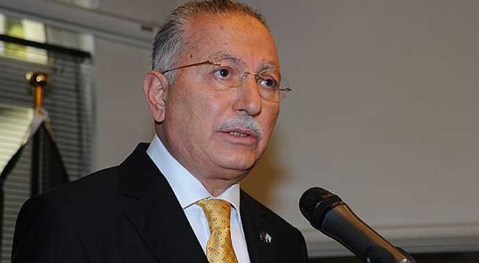 Ekmeleddin İhsanoğlu'nun isminin yazım yanlışları dikkat çekti Ekmeleddin İhsanoğlu'nun isminin yazım yanlışları dikkat çekti