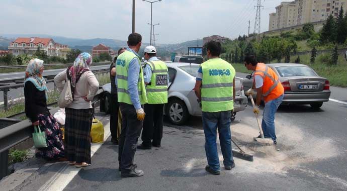 TEM'de trafiği kilitleyen kaza TEM'de trafiği kilitleyen kaza