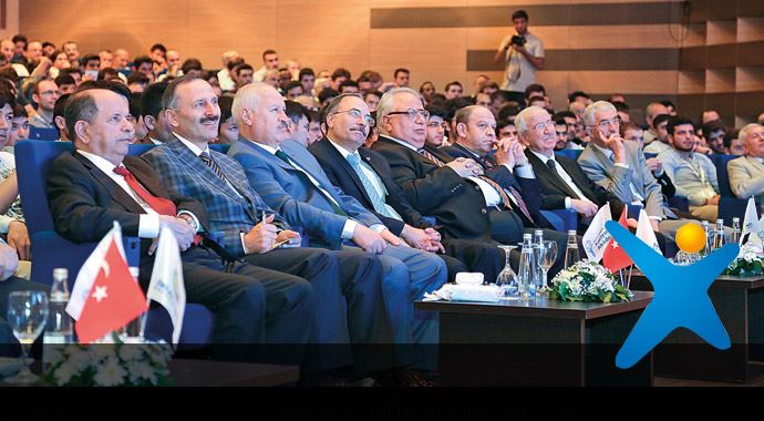 'İngilizce yetmez ikinci dili öğrenin' 'İngilizce yetmez ikinci dili öğrenin'