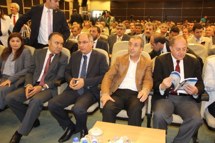 İçişleri Bakanı'ndan ''çatı'' eleştirisi İçişleri Bakanı'ndan ''çatı'' eleştirisi