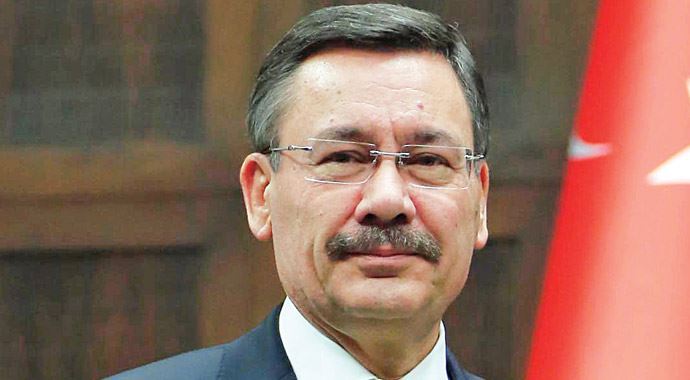 Twitter hesabı hacklenen Melih Gökçek'ten açıklama Twitter hesabı hacklenen Melih Gökçek'ten açıklama