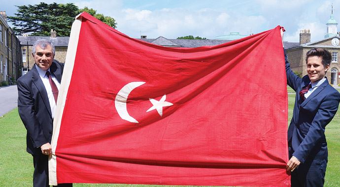 Ay Yıldızlı bayrağımız 100 yıl sonra anavatanında Ay Yıldızlı bayrağımız 100 yıl sonra anavatanında
