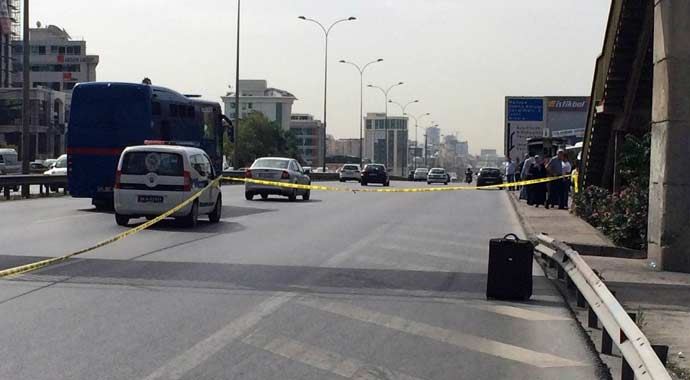 Metro istasyonu önünde bomba alarmı