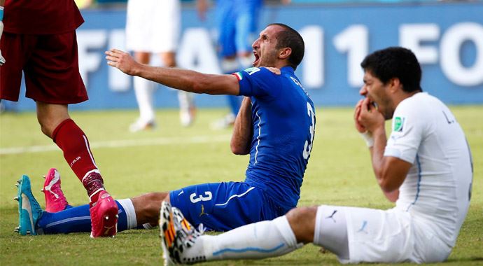 Maradona'dan Suarez'e destek! 'Neden? Suarez birini mi öldürdü'