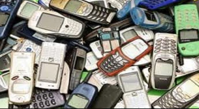 Eski telefonlar moda mı oluyor?