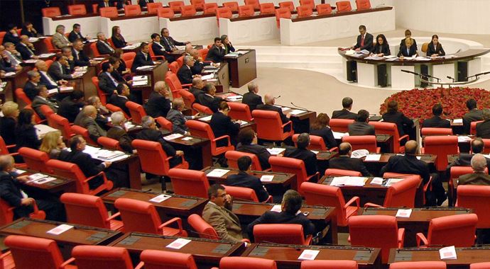 CHP 9 isimden sadece 1'ini değiştirdi CHP 9 isimden sadece 1'ini değiştirdi