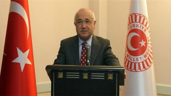 Cemil Çiçek: 'Sorun bizim, çözecek olan yine biziz' Cemil Çiçek: 'Sorun bizim, çözecek olan yine biziz'