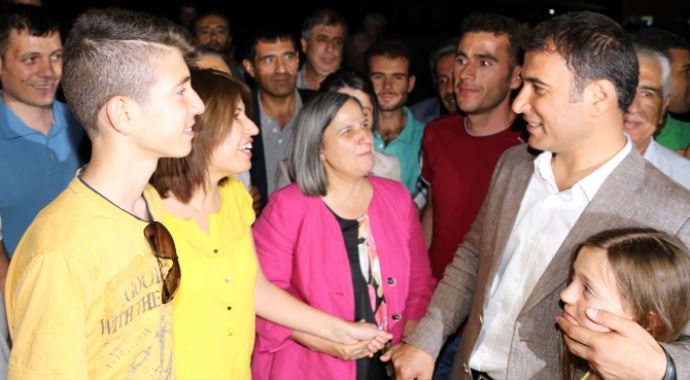 KCK'da 27 kişi tahliye edildi KCK'da 27 kişi tahliye edildi