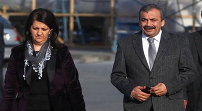 Sırrı Süreyya Önder ve Leyla Zana İmralı&#039;ya gitti