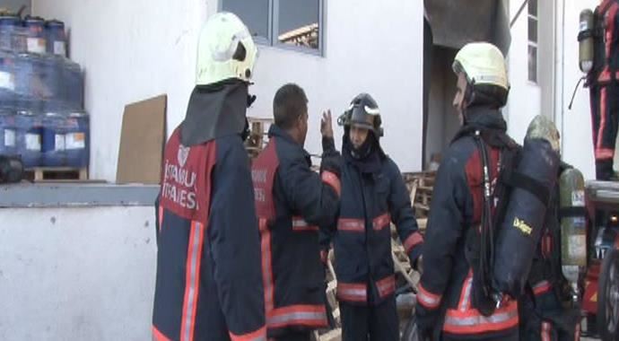 Avcılar&#039;da yangın! 5 itfaiye eri patlamada yaralandı