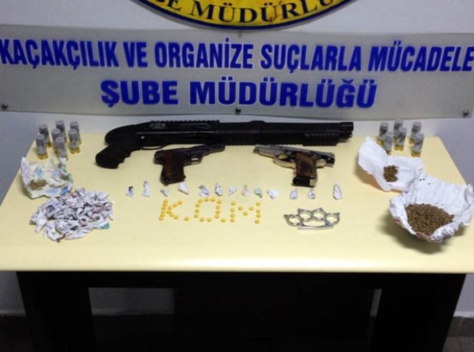Ev değil cephanelik! Ev değil cephanelik!