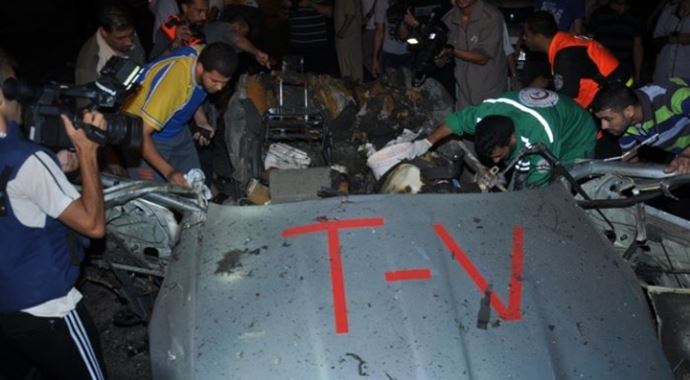 İsrail basın aracını da bombaladı İsrail basın aracını da bombaladı