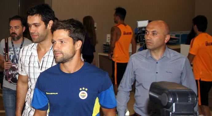 Diego Ribas, Galatasaraylı futbolcuları bekledi Diego Ribas, Galatasaraylı futbolcuları bekledi
