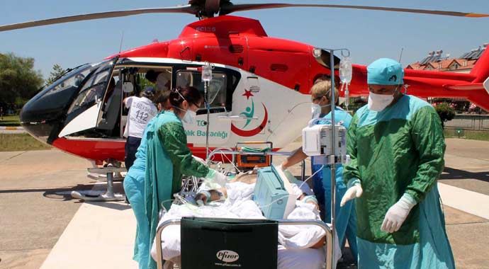 Hastane çalışanı ambulans helikopterde öldü