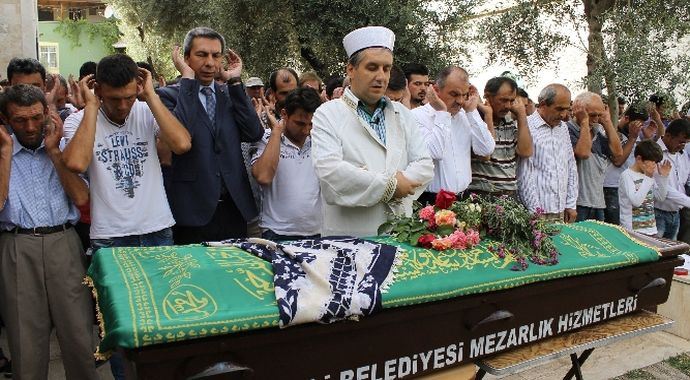 O patlamada hayatını kaybeden kadın toprağa verildi O patlamada hayatını kaybeden kadın toprağa verildi