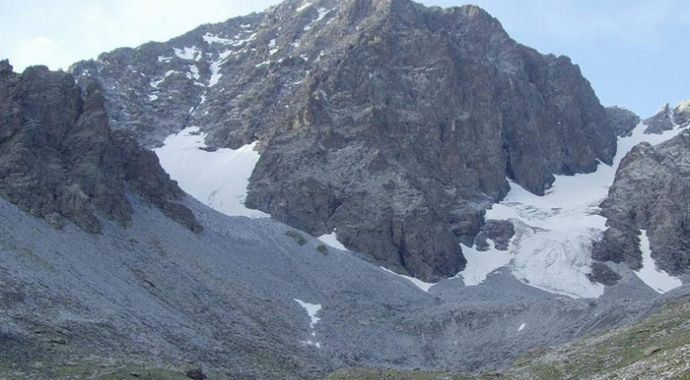 Alman dağcı Kaçkar Dağı&#039;ndan düşerek ağır yaralandı