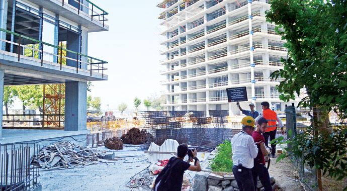 CHP&#039;liler şantiyeleri bastı! Ataköy sahilindeki dev inşaatlara mühür  şoku