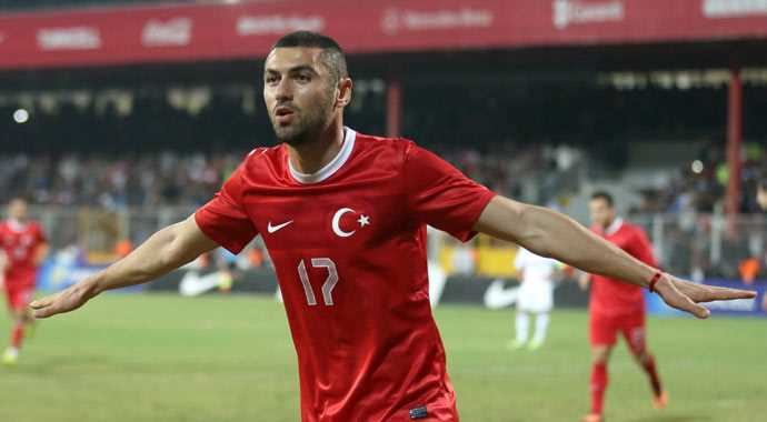 Galatasaray&#039;ın yeni transferini Burak Yılmaz açıkladı