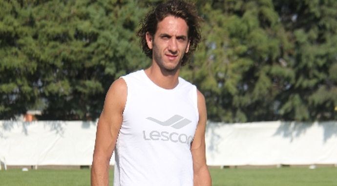 Coelho çimlere ayak bastı