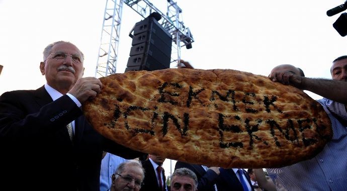 İhsanoğlu iftarını bu pide ile açtı
