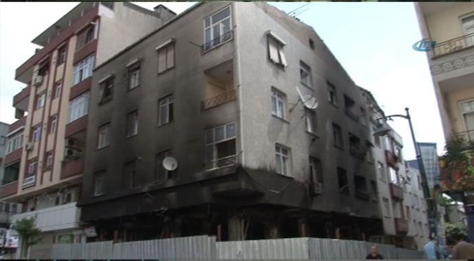 Patlamanın ardından Zeytinburnu yaralarını sarıyor Patlamanın ardından Zeytinburnu yaralarını sarıyor
