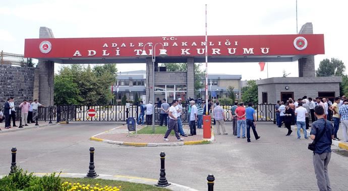 Zeytinburnu'ndaki patlamada ölenlerin cesedi Adli Tıp'tan alındı Zeytinburnu'ndaki patlamada ölenlerin cesedi Adli Tıp'tan alındı