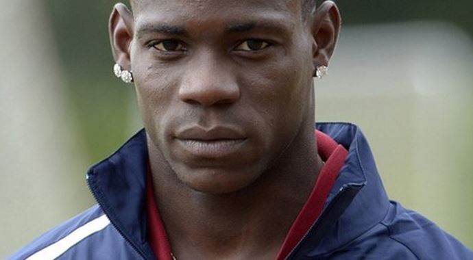 Balotelli yine yaptı yapacağını! Balotelli yine yaptı yapacağını!