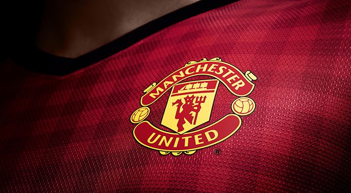 Manchester United, Adidas ile anlaştı