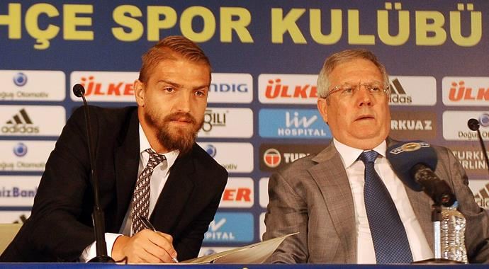 Fenerbahçe, Caner&#039;in sözleşmesini borsaya bildirdi