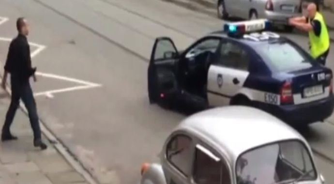 Polis &#039;&#039;çekiçli saldırgana&#039;&#039; dayanamadı, vurdu