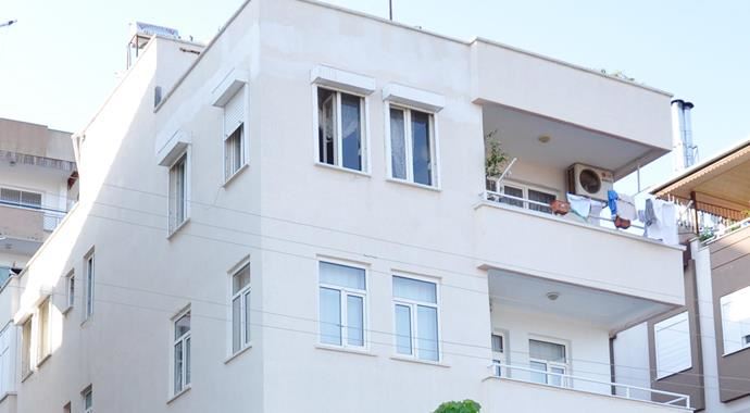 Küçükken evlat edinilen liseli kız evinde ölü bulundu Küçükken evlat edinilen liseli kız evinde ölü bulundu
