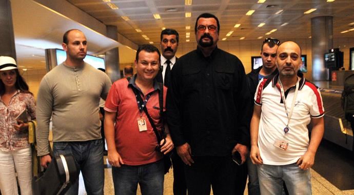 Amerikalı şarkıcı İstanbul'a geldi! Amerikalı şarkıcı İstanbul'a geldi!