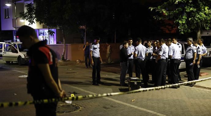 İstanbul Kartal'da polise hain saldırı! İstanbul Kartal'da polise hain saldırı!