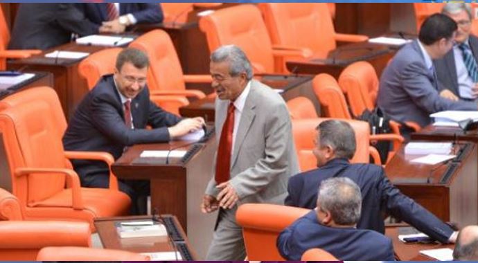 Kamer Genç&#039;in hareketi CHP&#039;lileri çok kızdırdı!