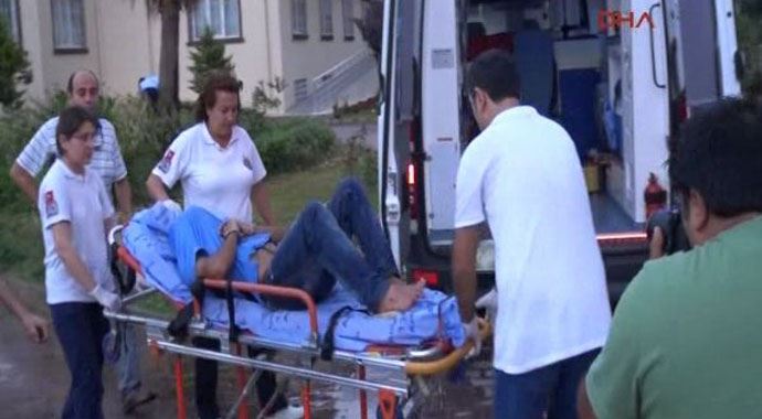Bayrak indirmeye çalışırken vurulan adamın kimliği belli oldu