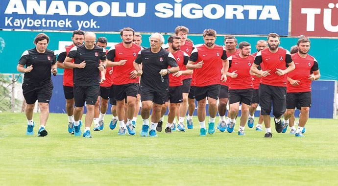 Kronometre dayanmadı, Halilhodzic futbolcularla tam 23 tur attı 