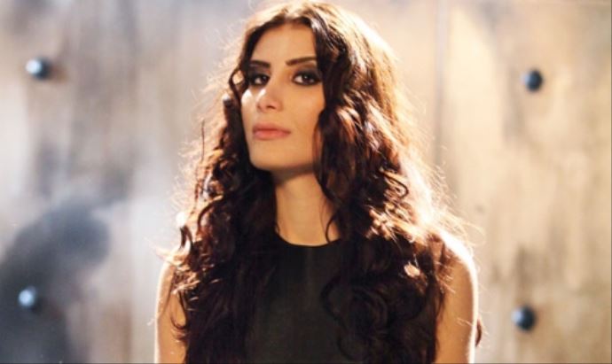 Hülya Avşar&#039;dan İrem Derici tweeti!
