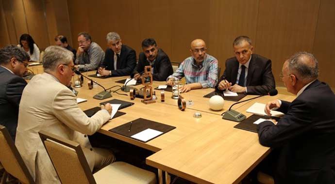 İhsanoğlu gazetelerin genel yayın yönetmenleriyle görüştü İhsanoğlu gazetelerin genel yayın yönetmenleriyle görüştü